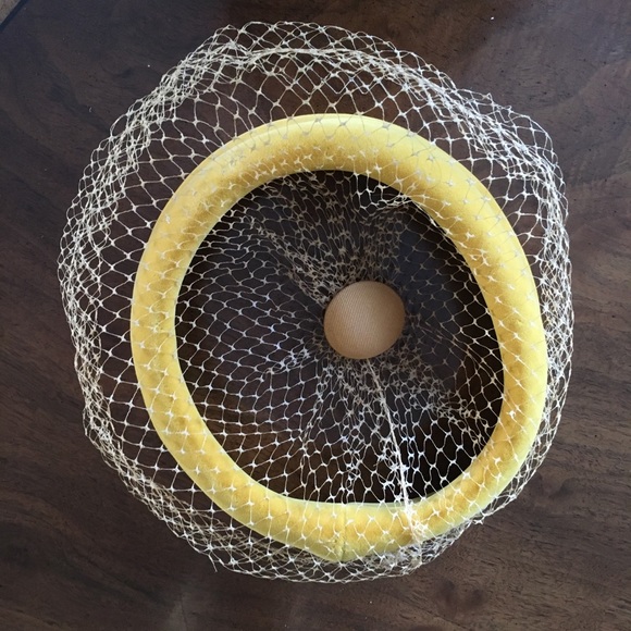 Pillbow netted Mustard Yellow - Picture 4 of 8